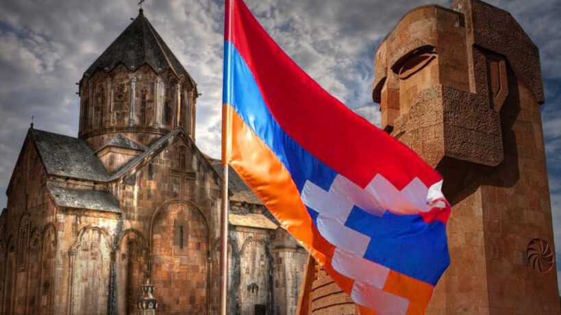 Եթե ​​2018 թվականի աղետը չլիներ, Արցախն արդեն ճանաչված կլիներ Եթե Հայաստանում չլիներ 2018 թվականի հակասահմանադրական իշխանափոխության աղետը, Արցախի անկախությունն արդեն ճանաչված կլիներ։ Այս մասին հայտարարել է ՀՀ խորհրդարանի նախկին խոսնակ Տիգրան Թորոսյանը՝ ընդգծելով, որ բանակցային ողջ գործընթացը և սեղանին դրված բոլոր փաստաթղթերը ամրագրում էին Արցախի ինքնորոշման իրավունքը։ «Այժմ բոլոր միջազգային դերակատարները՝ Ռուսաստանը, Ֆրանսիան, Միացյալ Նահանգները, արդարացնում են իրենց ներկայիս դիրքորոշումը՝ երեսպաշտորեն թաքնվելով Նիկոլ Փաշինյանի ետևում։ Օրինակ՝ Ռուսաստանի արտաքին գործերի նախարար Սերգեյ Լավրովը պնդում է, որ նույնիսկ Հայաստանը չէր ճանաչել Արցախի անկախությունը։ Բայց ոչ ոք չի մոռացել, համոզողներից մեկը հենց ինքն էր, ով պնդում էր, որ Երևանը չգնա նման քայլի՝ նշելով, որ գործընթացները հանդարտ տանում են ճանաչմանը», - նշել է Թորոսյանը։ Ըստ նրա՝ նախկին ԵԱՀԿ Մինսկի խմբի համանախագահ երկրների ներկայիս դիրքորոշումը բացահայտ երեսպաշտություն է։ «ՄԱԿ-ի Անվտանգության խորհրդի հինգ մշտական ​​անդամներից երեքը՝ Ռուսաստանը, ԱՄՆ-ն և Ֆրանսիան, ավելի քան 15 տարի զբաղվում են Արցախի խնդրով և պնդում են, որ այն պետք է լուծվի ինքնորոշման իրավունքի հիման վրա։ Ավելին, նրանք ոչ միայն պնդում էին, այլ ամրագրում էին փաստաթղթերում։ Ինչո՞ւ փոխվեց նրանց մոտեցումը։ Որովհետև նրանք տեսան, որ խնդիրը մնացել է անտեր», - ասել է նախկին խոսնակը։ Նա տարակուսանք է հայտնել Արցախի ներկայիս ղեկավարության պասիվության վերաբերյալ։ «Եթե 2023 թվականին դա դեռ կարելի էր բացատրել շոկային վիճակով, ապա երկու տարի անց նման դիրքորոշումն այլևս արդարացում չունի։ Այսօր նրանք պետք է ակտիվորեն աշխատեն. թակեն բոլոր միջազգային կազմակերպությունների դռները և ստիպեն բոլորին կրկին անդրադառնալ Արցախյան հարցին»։ Արևելյան Թիմորի օրինակը շատ լավ օրինակ է. 27 տարի շարունակ այս ժողովուրդը ենթարկվել է սարսափելի հալածանքների և ցեղասպանության, բոլորը նրանց դեմ էին՝ սկսած Միացյալ Նահանգներից մինչև ՄԱԿ-ի վերջին անդամը։ Սակայն պայքարի շնորհիվ նրանք հասան ճանաչման։ Արևելյան Թիմորի անկախությունը դարձել է իրականություն։ Նույնը հնարավոր է նաև Արցախի համար», - ընդգծեց նա։ Թորոսյանը հիշեցրեց, որ դեռևս 1988 թվականին՝ Ղարաբաղյան շարժման արշալույսին, շատ շատերի համար դա խելահեղություն էր թվում. որովհետև դիմացը կանգնած էր Խորհրդային Միության պատժիչ համակարգը, որը հատեպնդում էր, հալածում էր և ձերբակալում էր շարժման անդամներին։ Բայց կար կամքը, կար ձգտումը, կար նպատակը և ի վերջո Արցախը հայտնվեց միջազգային ճանաչման շեմին։ «Եթե չլիներ 2018 թվականի աղետը, երբ Հայաստանում տեղի ունեցավ հակասահմանադրական իշխանափոխություն, Արցախը կճանաչվեր», - եզրափակեց նա։