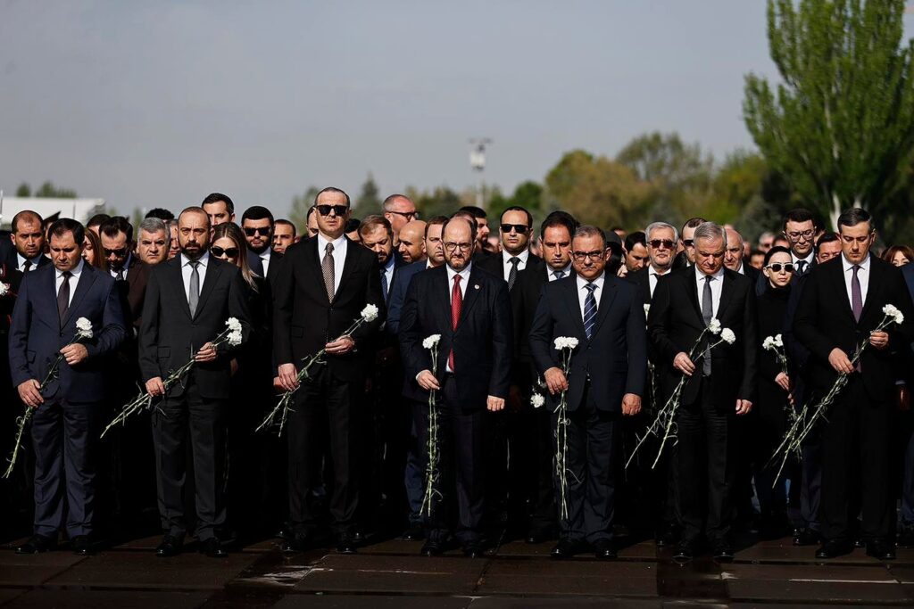 ՔՊ-ն այլևս «սովածների  կուսակցություն» չէ. Գնում է պայքար ֆինանսական հոսքերի վերահսկողության համար