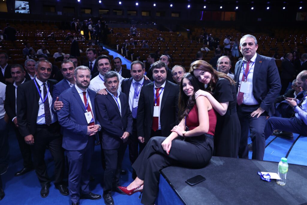 Մենք ապրում ենք Երրորդ Հանրապետությունում, և այն ճգնաժամի մեջ է