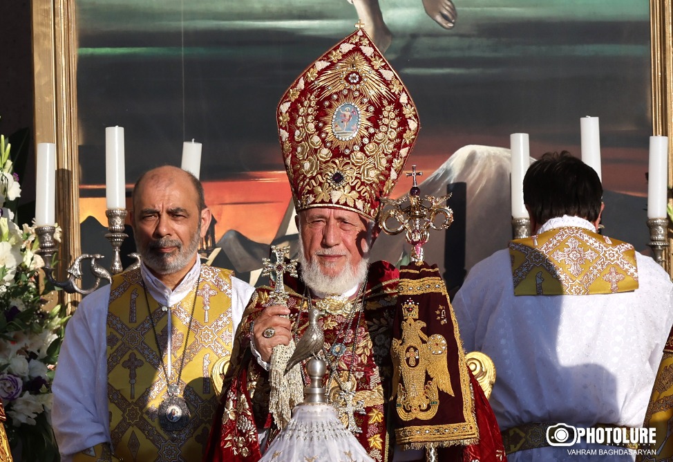 Քաղաքական ստվերը հոգևոր կյանքում․ ո՞վ և ինչու է քանդում Հայ Առաքելական Եկեղեցին