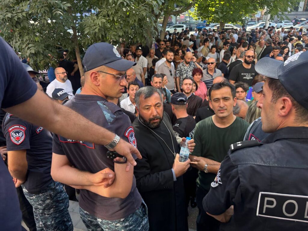 Քաղաքացին այլևս փողոց չի դուրս գալիս, ընդդիմության միակ ռեսուրսը` ընտրատեղամասն է